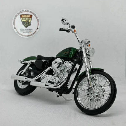 Harley Davidson 2013 XL 1200V Seventy-Two - 1:12 Maisto