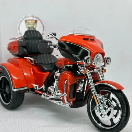 Harley Davidson 2021 CVO TRI Maket Motor - 1:12 Diecast
