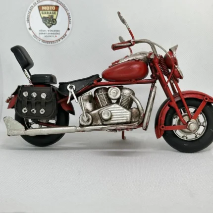 El Yapımı Kırmızı Chopper/Cruiser Metal Motosiklet Biblosu – Siyah Yan Çantalı & Sissy Barlı - görsel 2