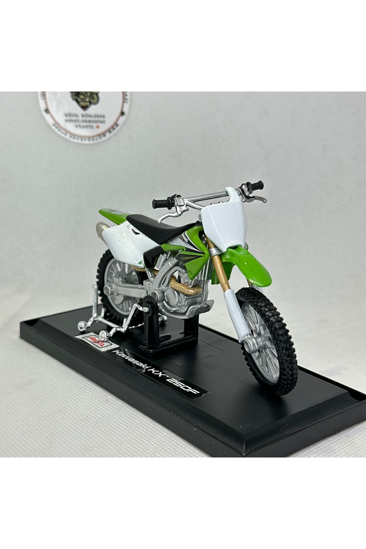 1_org_zoom-186.jpg Kawasaki KX 250F Maket - 1:18 Maisto Diecast Model