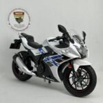 Suzuki GSX250R 1:12 Sesli Işıklı Diecast Motosiklet Modeli - Beyaz Mavi