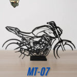 Yamaha MT-07 Masa Dekoru – Motor Tutkunlarına Özel Motosiklet Silüeti