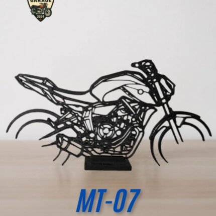 Yamaha MT-07 Masa Dekoru – Motor Tutkunlarına Özel Motosiklet Silüeti