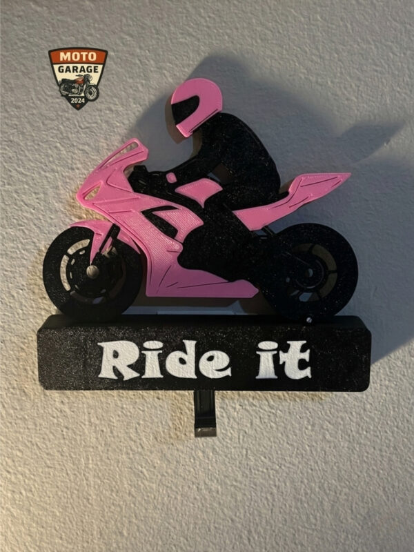 pembe-motorcu-anahtarlık-3