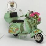 Nostaljik Çiçekli Mint Yeşili Scooter - 1:18 Ölçek (12cm) Dekoratif Motosiklet Modeli