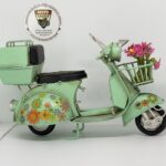 Nostaljik Çiçekli Mint Yeşili Scooter - 1:18 Ölçek (12cm) Dekoratif Motosiklet Modeli - Görsel 2