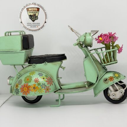 Nostaljik Çiçekli Mint Yeşili Scooter – 17 cm Dekoratif Motosiklet Modeli - görsel 2