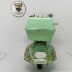 Nostaljik Çiçekli Mint Yeşili Scooter - 1:18 Ölçek (12cm) Dekoratif Motosiklet Modeli - Görsel 4