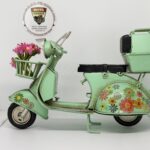 Nostaljik Çiçekli Mint Yeşili Scooter - 1:18 Ölçek (12cm) Dekoratif Motosiklet Modeli - Görsel 6
