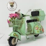 Nostaljik Çiçekli Mint Yeşili Scooter - 1:18 Ölçek (12cm) Dekoratif Motosiklet Modeli - Görsel 7