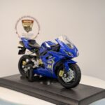 Mavi Yarış Motosikleti #54 - 1:18 Ölçek (12cm) Kutulu Standlı Diecast Model