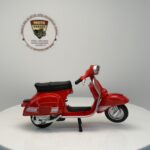 1976 Vespa 200 Rally - 1:18 Ölçek (12cm) Kutulu Standlı Diecast Model (Kırmızı) - Görsel 2