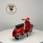 1976 Vespa 200 Rally - 1:18 Ölçek (12cm) Kutulu Standlı Diecast Model (Kırmızı) - Görsel 3