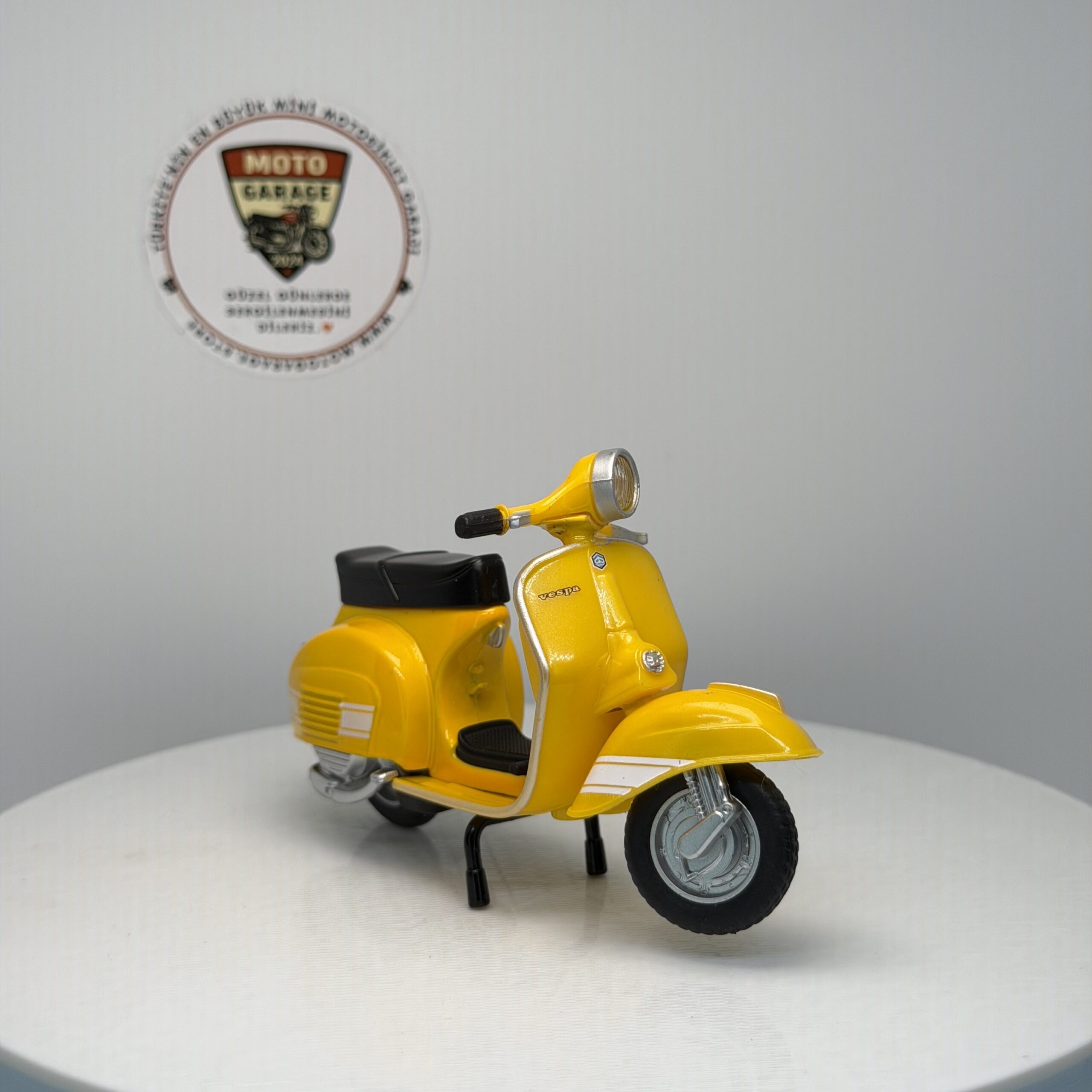IMG_6260 1976 Vespa 200 Rally - 1:18 Ölçek (12cm) Kutulu Standlı Diecast Model (Sarı)