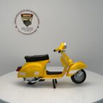 1976 Vespa 200 Rally - 1:18 Ölçek (12cm) Kutulu Standlı Diecast Model (Sarı) - Görsel 2