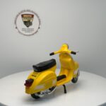 1976 Vespa 200 Rally - 1:18 Ölçek (12cm) Kutulu Standlı Diecast Model (Sarı) - Görsel 3