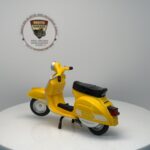 1976 Vespa 200 Rally - 1:18 Ölçek (12cm) Kutulu Standlı Diecast Model (Sarı) - Görsel 4