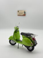 Yeşil Vespa PX125 1:10 Ölçek Diecast Model Scooter | Işıklı Sesli - Görsel 4