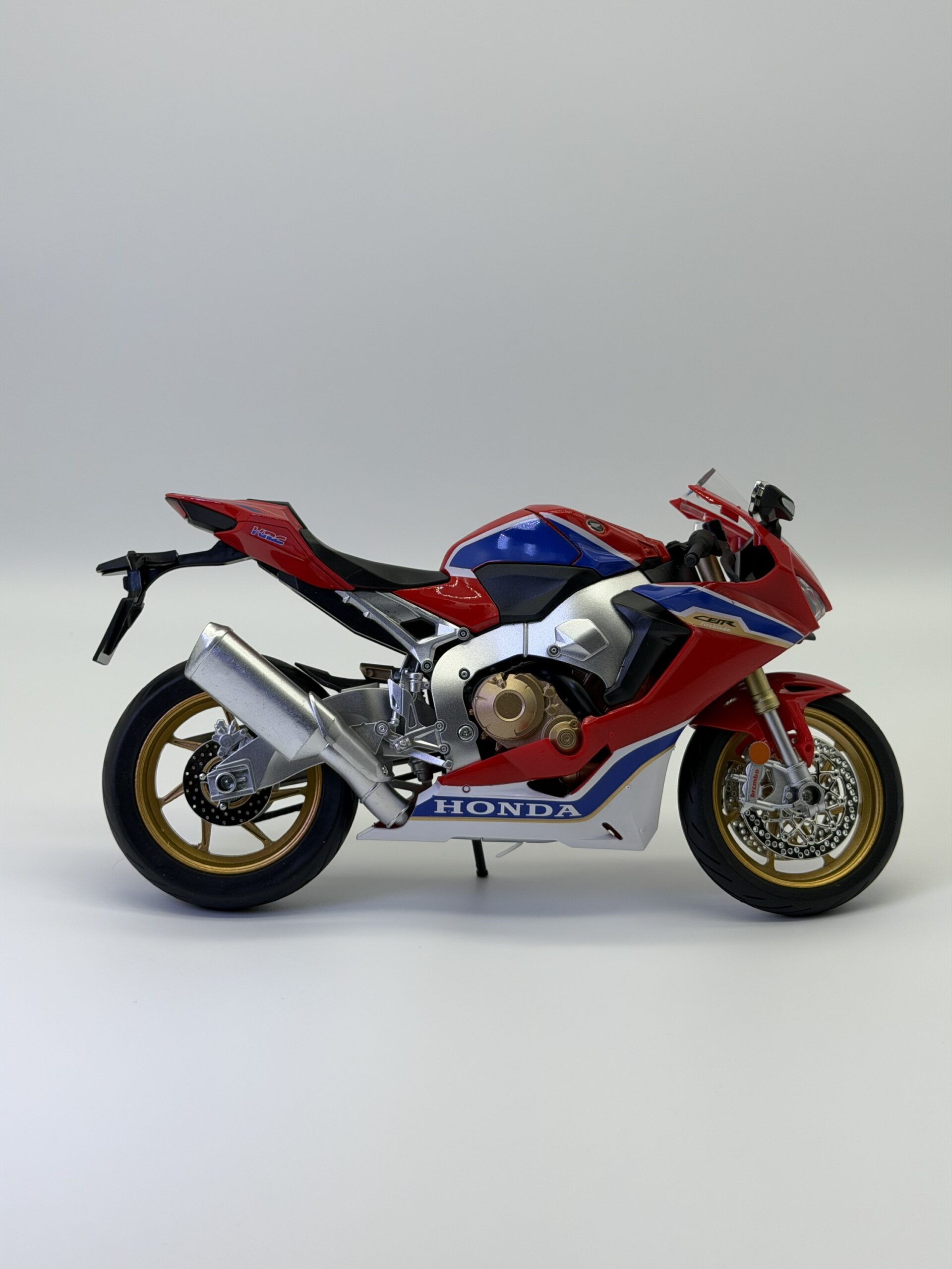 Honda CBR 1000RR Fireblade Işıklı – 1:9 Diecast Kırmızı - görsel 2