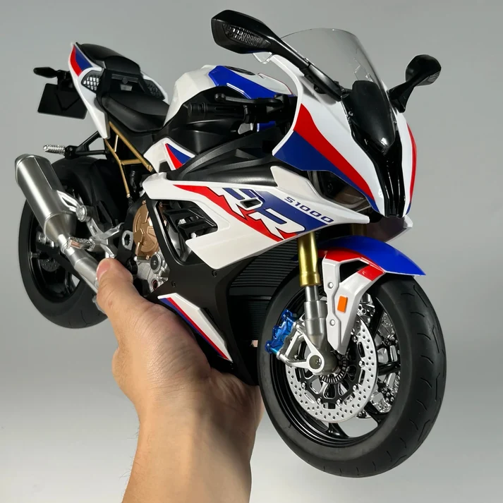 BMW S1000RR 1:6 maket motosiklet ön cephe ve çatal detayı