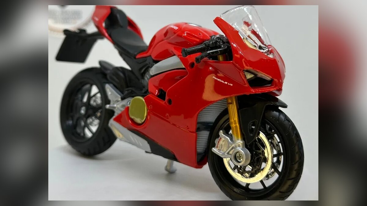 Ducati Panigale V4 maket 1:18 ölçek Bburago lisanslı diecast model