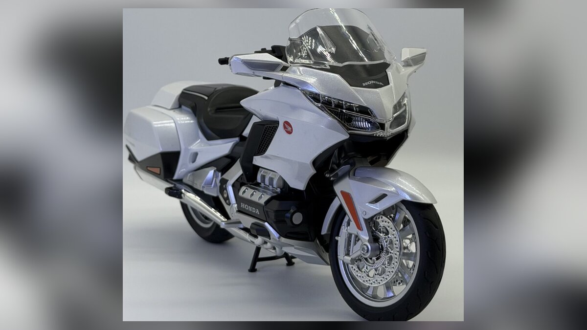 Honda Goldwing maket GL 1800 1:9 ölçek beyaz ışıklı diecast model