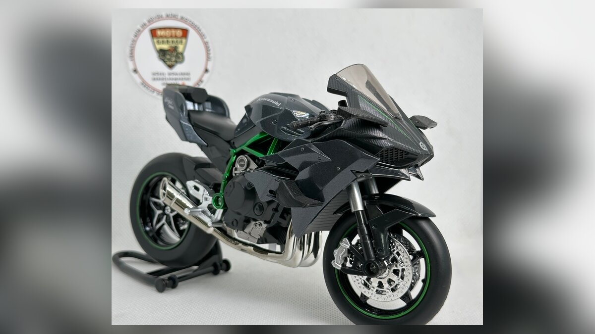 Kawasaki H2R maket modelleri arasından Ninja H2 1:12 sesli ışıklı yeşil model
