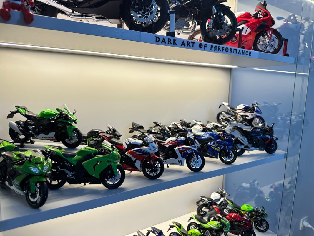 Tugay Kızmış koleksiyonundan diecast motosiklet maketleri