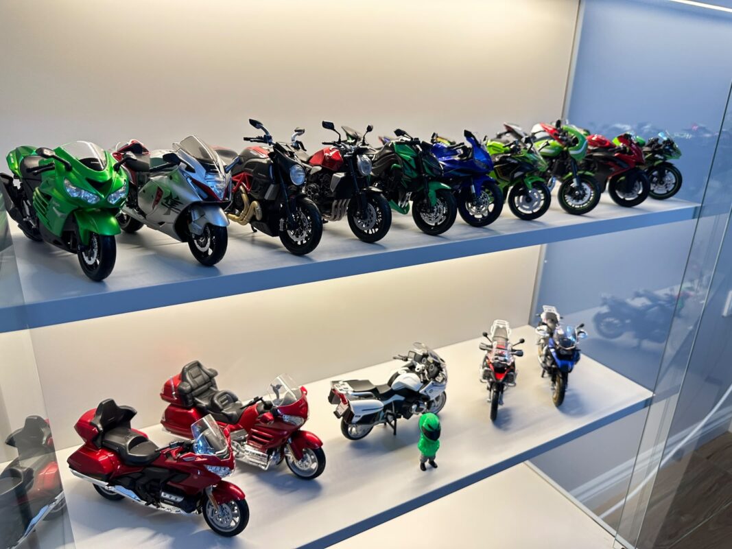 Tugay Kızmış koleksiyonundan diecast motosiklet maketleri