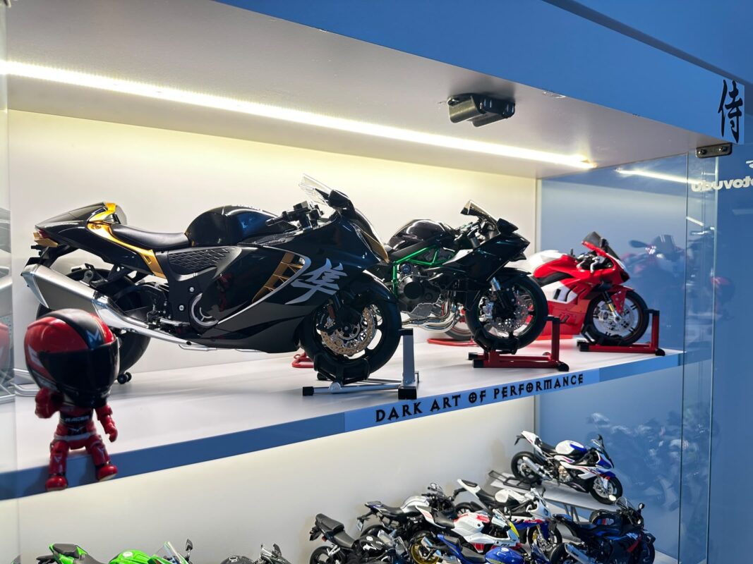 Tugay Kızmış koleksiyonundan diecast motosiklet maketleri