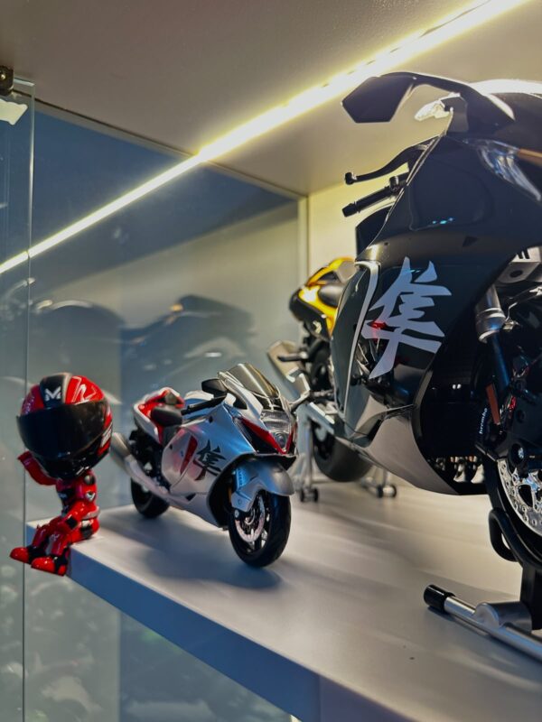 Tugay Kızmış koleksiyonundan diecast motosiklet maketleri