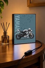 Yamaha YZF-R1 Gümüş Işıklı Moto LightBox – 30x40 cm - görsel 3